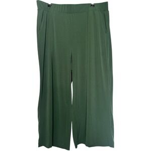 Torrid Size 2 (18/20) Woman's Green Pull On Wide Leg Pockets Stretch Cropped